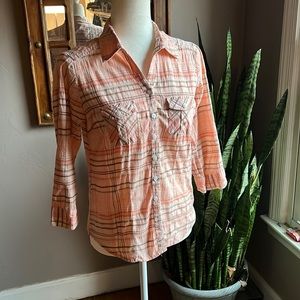 Women’s casual 3 quarter sleeve button up